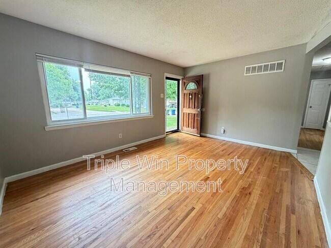 Building Photo - 714 Undercliff Dr