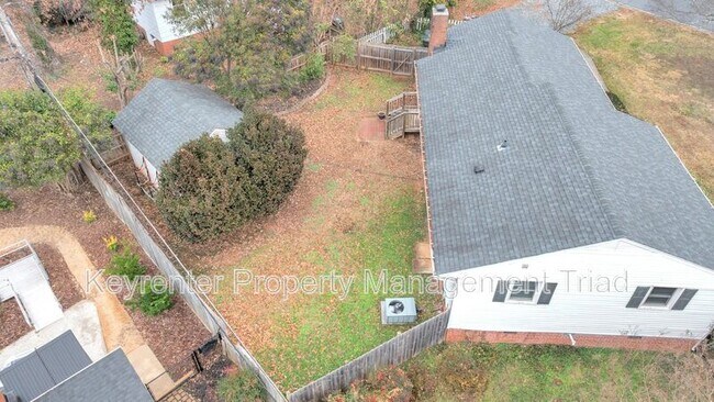 Building Photo - 1501 Quail Dr