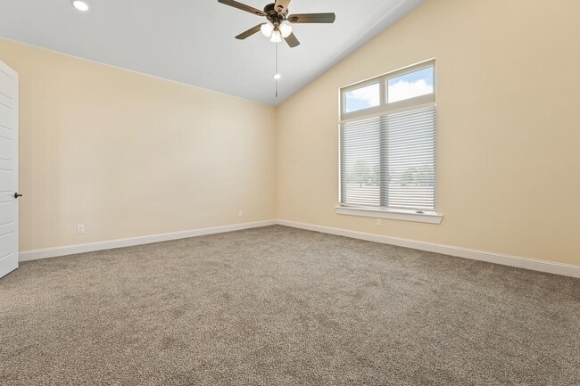 Building Photo - 48 Wilshire Blvd