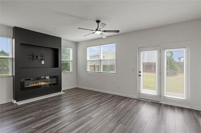 Building Photo - 595 Magnolia Cir