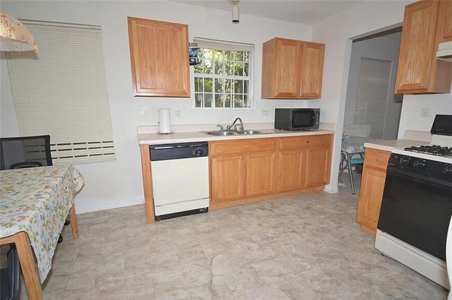 Building Photo - 5799 Cedar Croft Ln