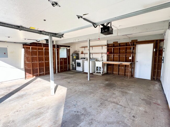 Building Photo - 74-5061 Palani Road 5-C1
