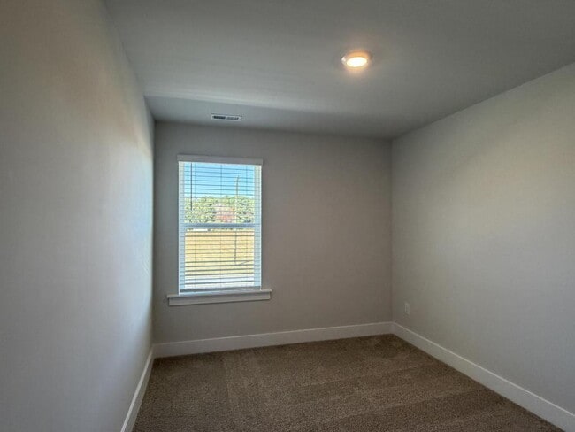 Building Photo - 105 S Grassland Rd