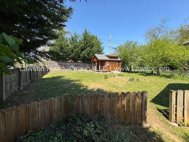 Building Photo - Large Raleigh Court Home on a Corner Lot