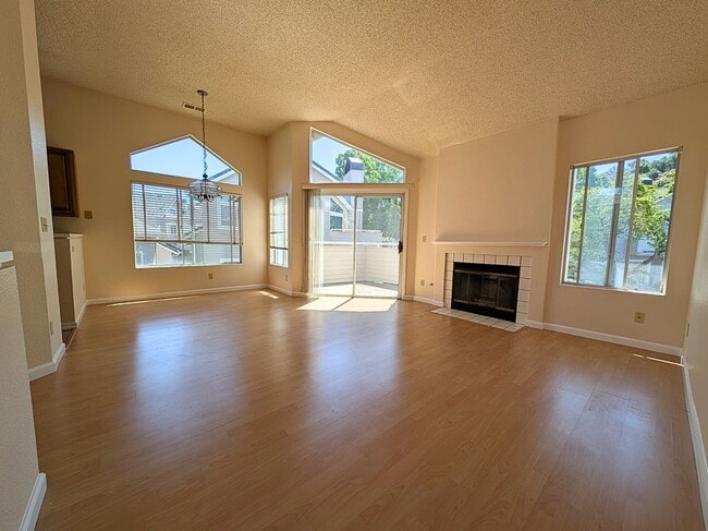 Primary Photo - 347 Lagoon Cir