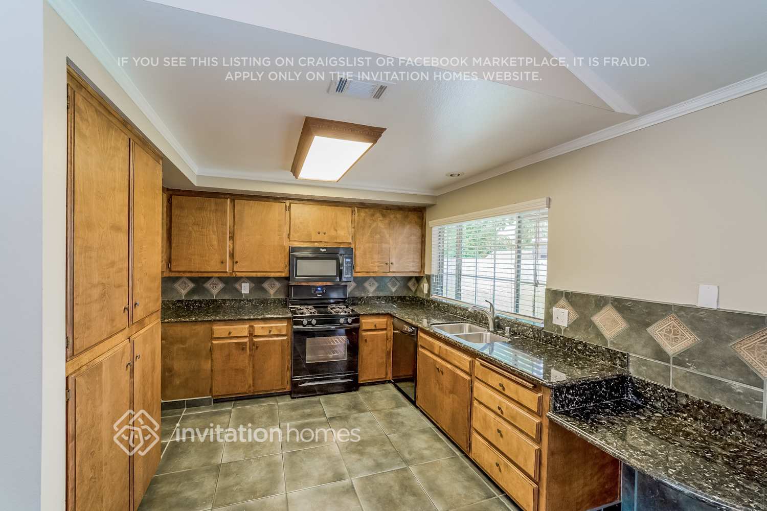 Building Photo - 1504 Cole Ave