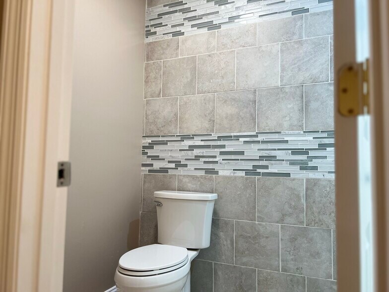 Building Photo - 112 Creekview Trl