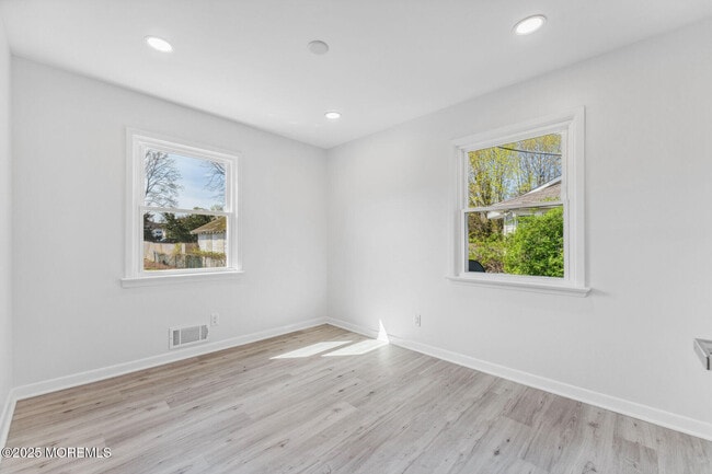 Building Photo - 94 Monmouth Rd