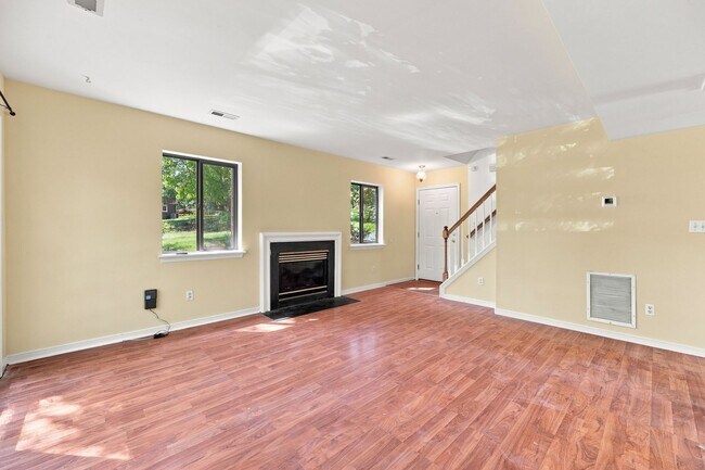 Building Photo - 322 Whispering Oaks Dr