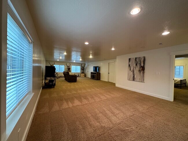 Building Photo - 1354 Ridgeway Rd
