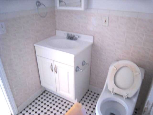 Building Photo - 324 Saint Paul St