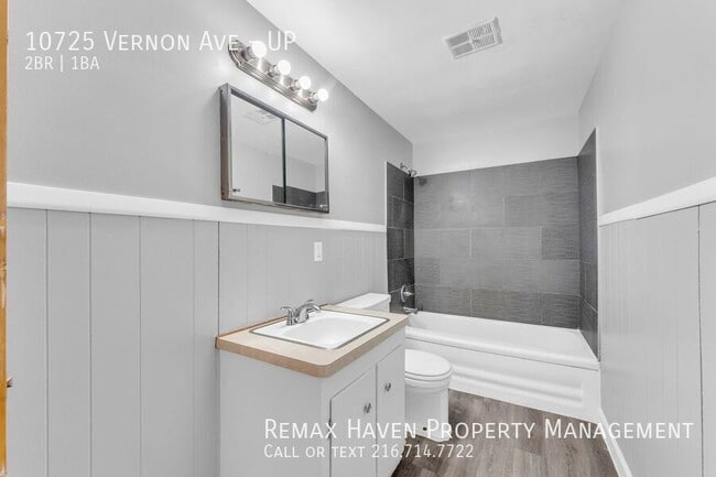 Building Photo - 10725 Vernon Ave