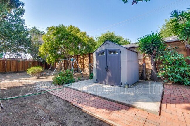 Building Photo - 18850 Newsom Ave