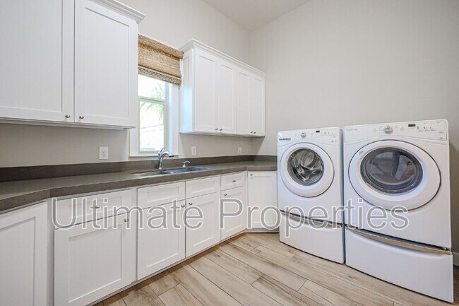 Building Photo - 28995 N 71st Ave