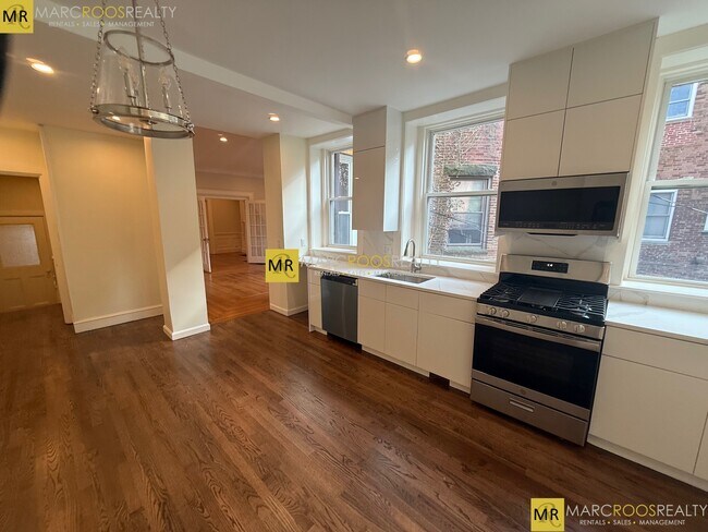 Building Photo - 1755 Beacon St