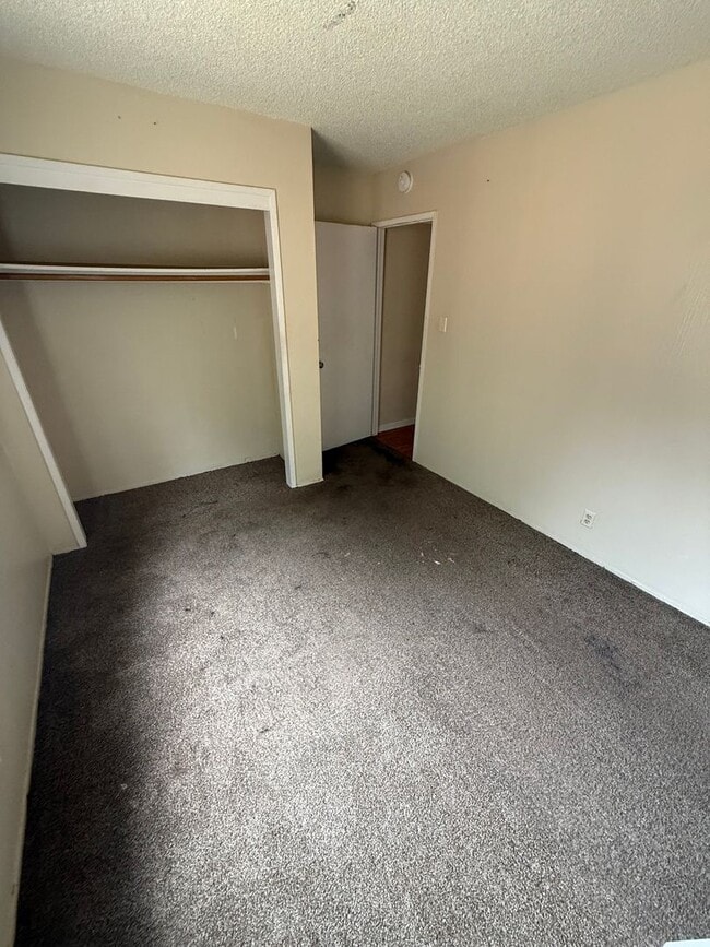 Building Photo - Spacious 4-Bedroom Home in Northeast Baker...