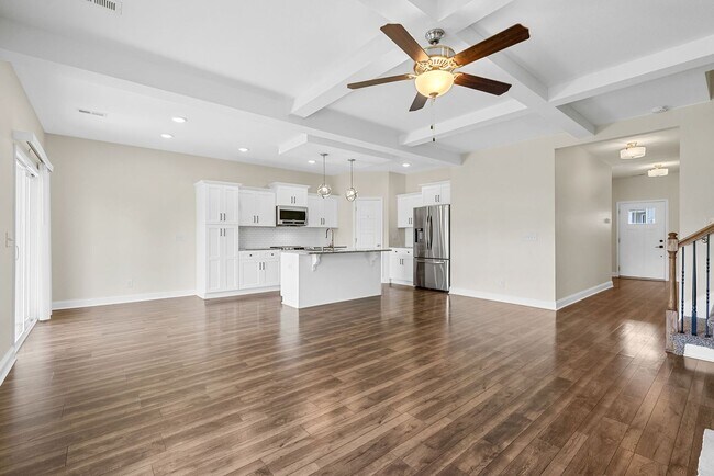 Building Photo - Pet Friendly Three Bedroom with Bonus!