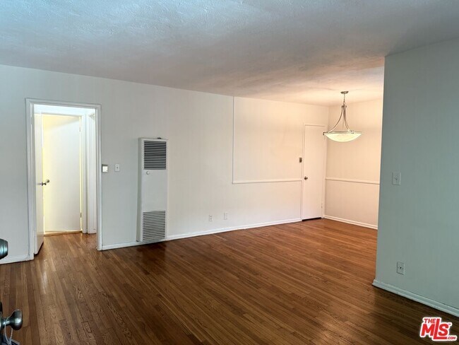 Building Photo - 1138 S La Cienega Blvd