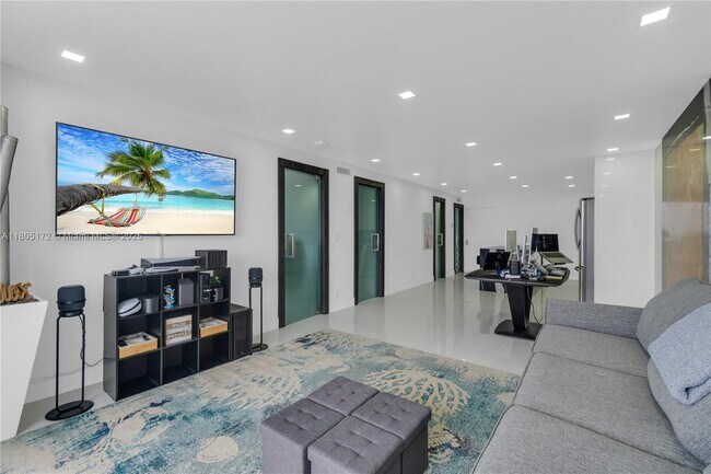 Building Photo - 400 N Surf Rd