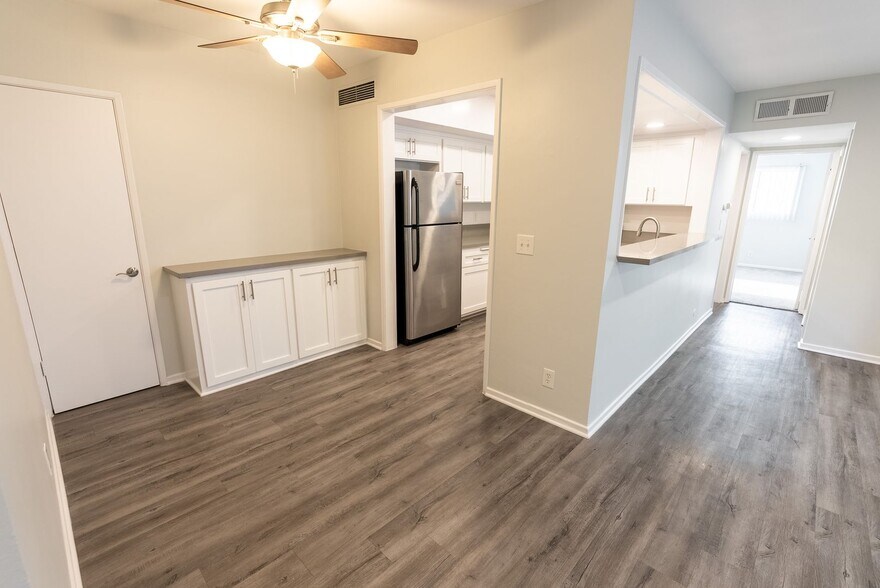 Interior Photo - 312 S Willaman Dr