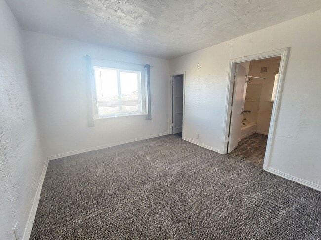 Building Photo - 73752 Crestview Dr