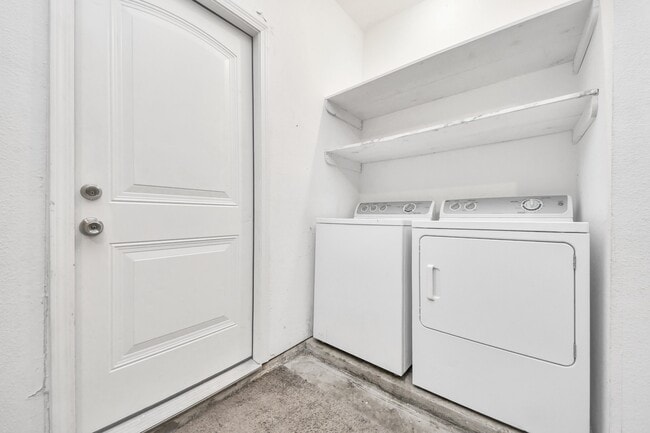 Building Photo - 2874 Holly Hall St