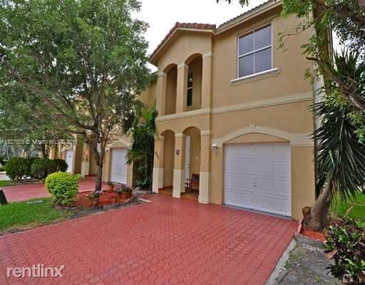 Building Photo - 3 br, 2.5 bath Townhome - 13596 NW 9th Ct