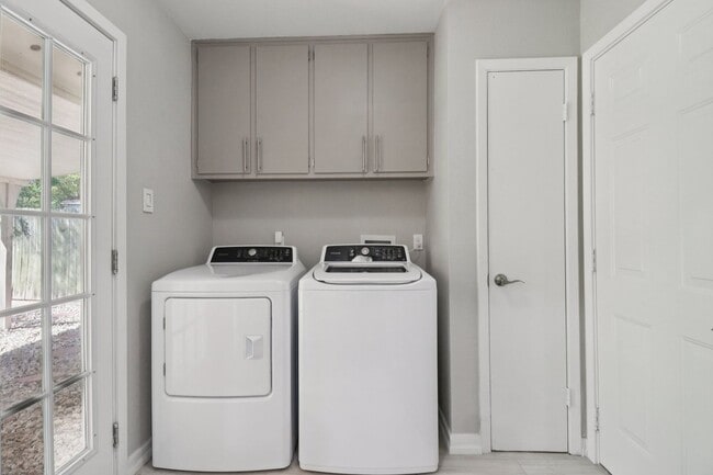 Building Photo - Beautifully Renovated Home with a Large Yard