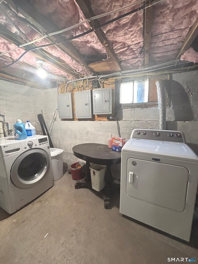 Building Photo - 143 Brown St