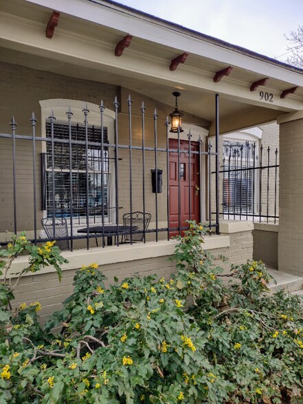 Private Front Porch w Seating - 902 Inca St