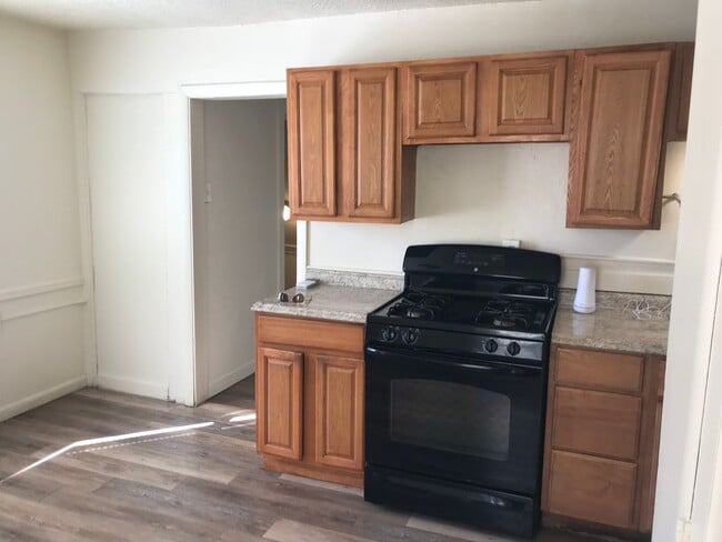 Building Photo - 4 Bedroom Single Family Home in Fairhaven