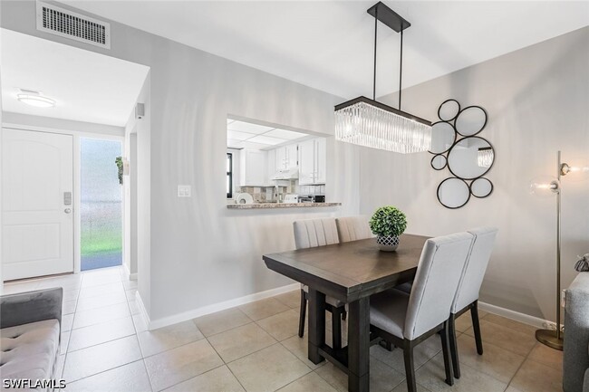 Building Photo - 807 River Point Dr