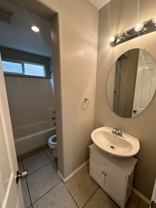 Building Photo - Nice Home For Rent