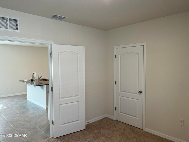 Building Photo - 325 Caryota Ct