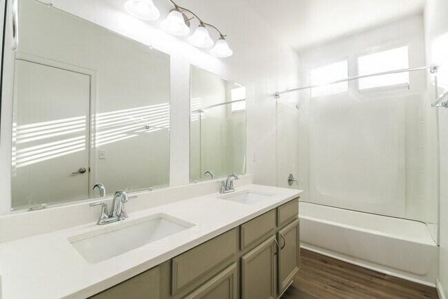 Building Photo - 3974 E Latham Way