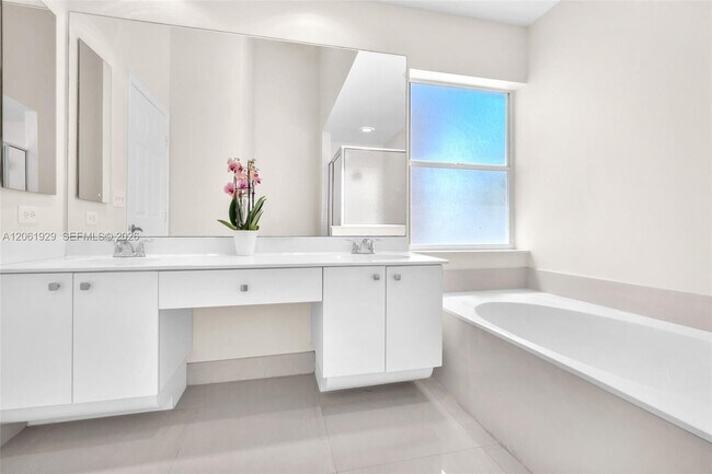 Building Photo - 17194 Ventana Dr