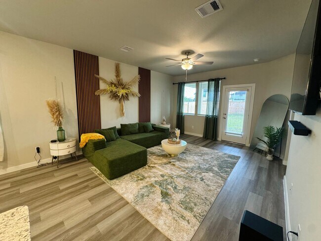 Primary Photo - 5608 Madden Ln