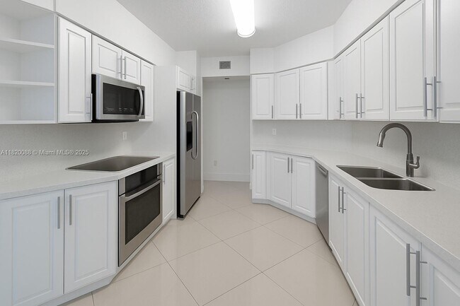 Building Photo - 3370 Hidden Bay Dr