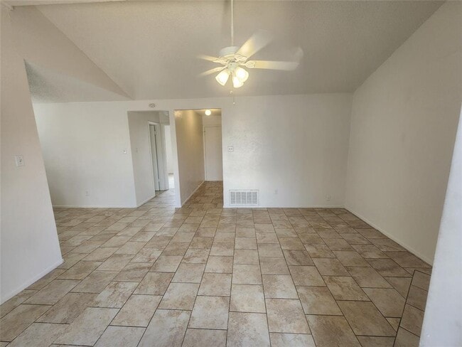Building Photo - 3408 Lynridge Dr