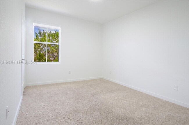 Building Photo - 846 SE 19th St