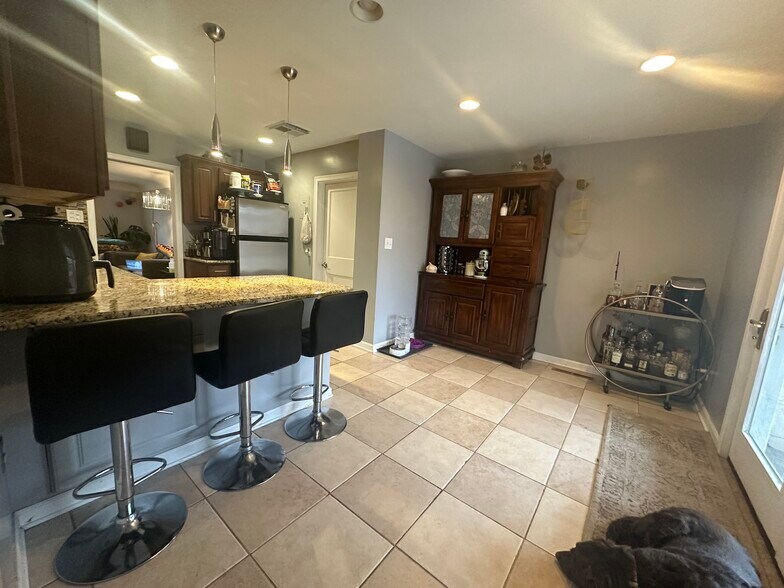 Building Photo - 3131 Milwaukee St