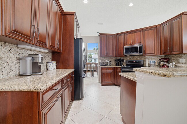 Building Photo - 10599 St Thomas Dr