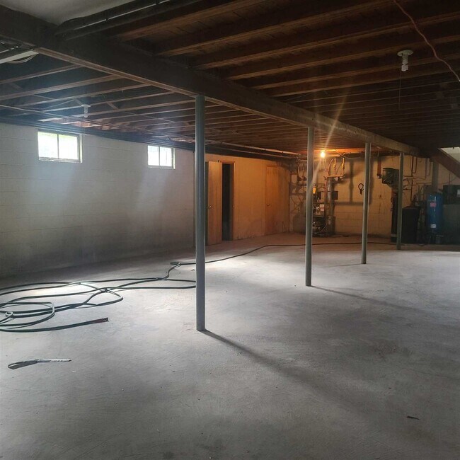 Building Photo - 165 Rokeby Rd