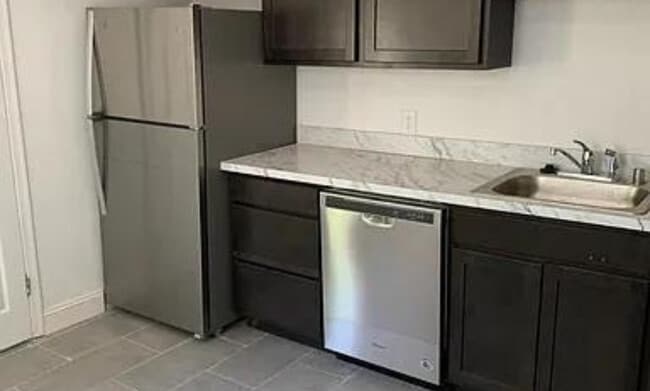 Building Photo - 5107 Midwood Ave