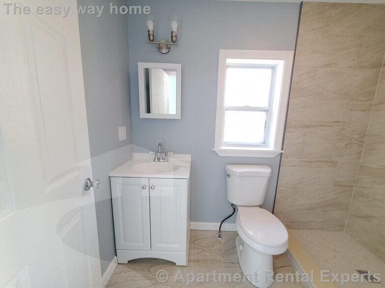 Building Photo - 289 Fellsway W