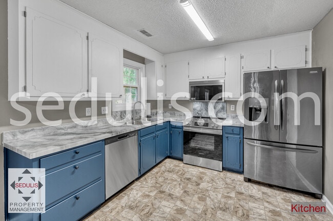 Building Photo - 6634 Bent Creek Dr