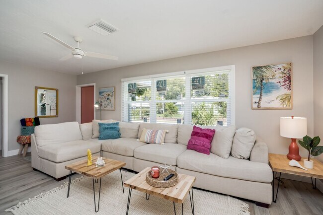 Building Photo - Monthly  FUN Furnished Bradenton, FL Rental VACA or Short term