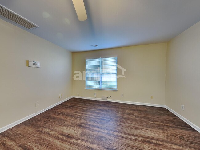 Building Photo - 3005 Quail Oaks Dr