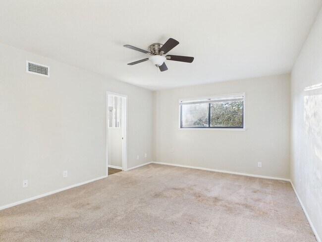 Building Photo - 107 Frederick Rd