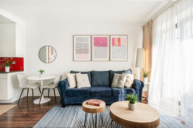 Building Photo - 811 9th Ave